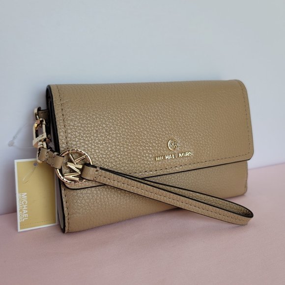 MICHAEL KORS Jet Set Charm Pebbled Leather Large Flap Phone Wristlet-Camel🎈$98⭐ - Picture 3 of 16